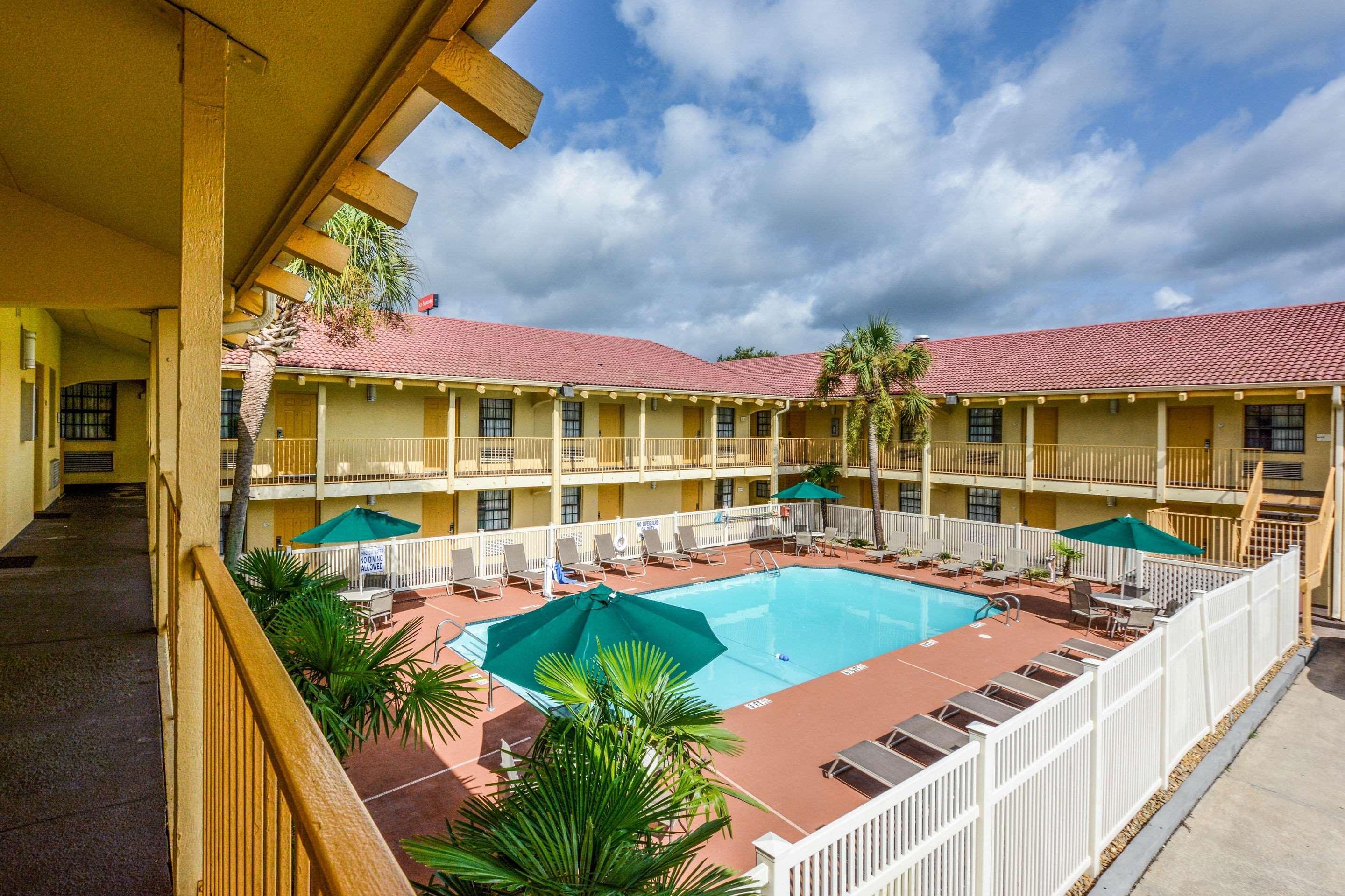 Quality Inn & Suites North Charleston - Ashley Phosphate Dış mekan fotoğraf